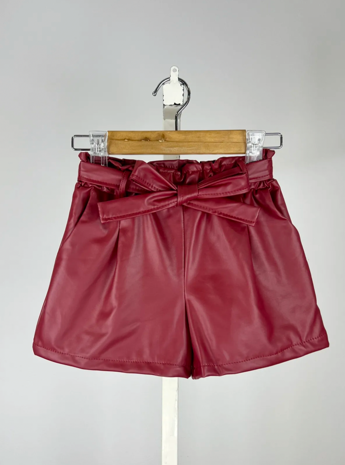 Short en simili cuir